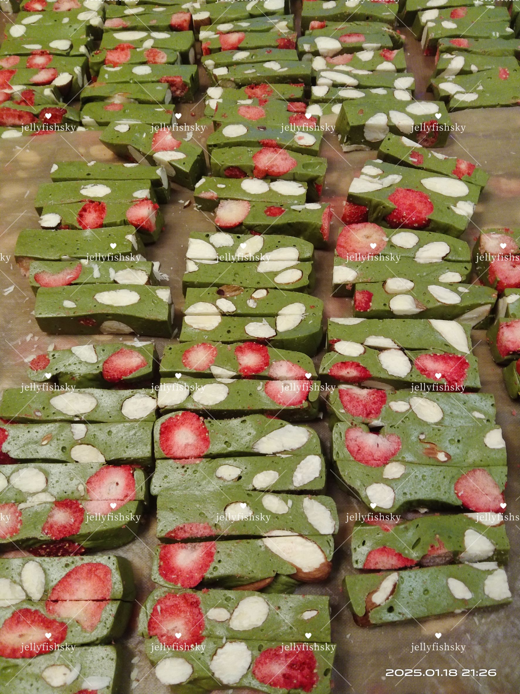 抹茶草苺杏仁牛軋糖 